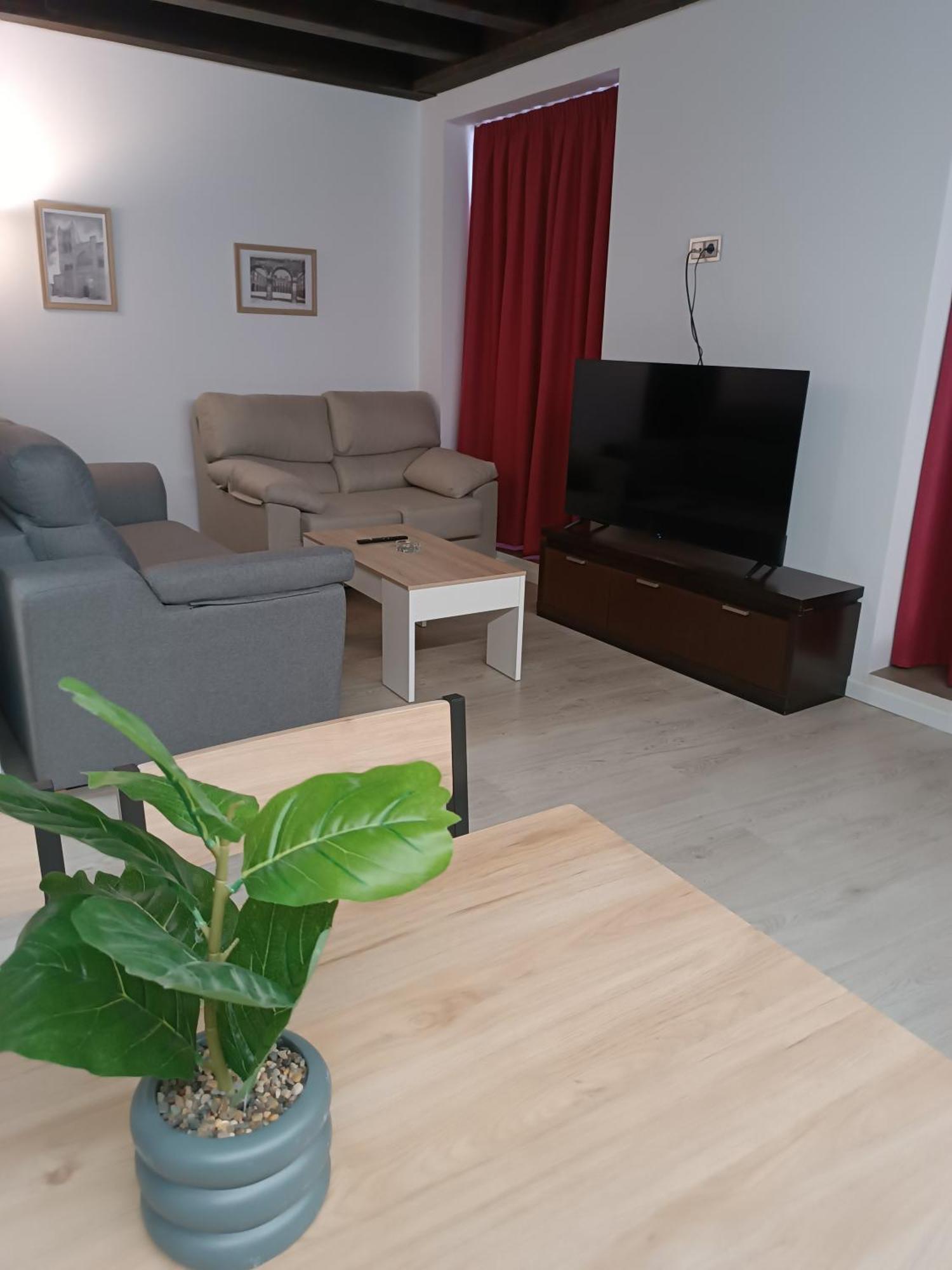 Apartamentos Turisticos Avila Puerta Del Puente 1-3 المظهر الخارجي الصورة