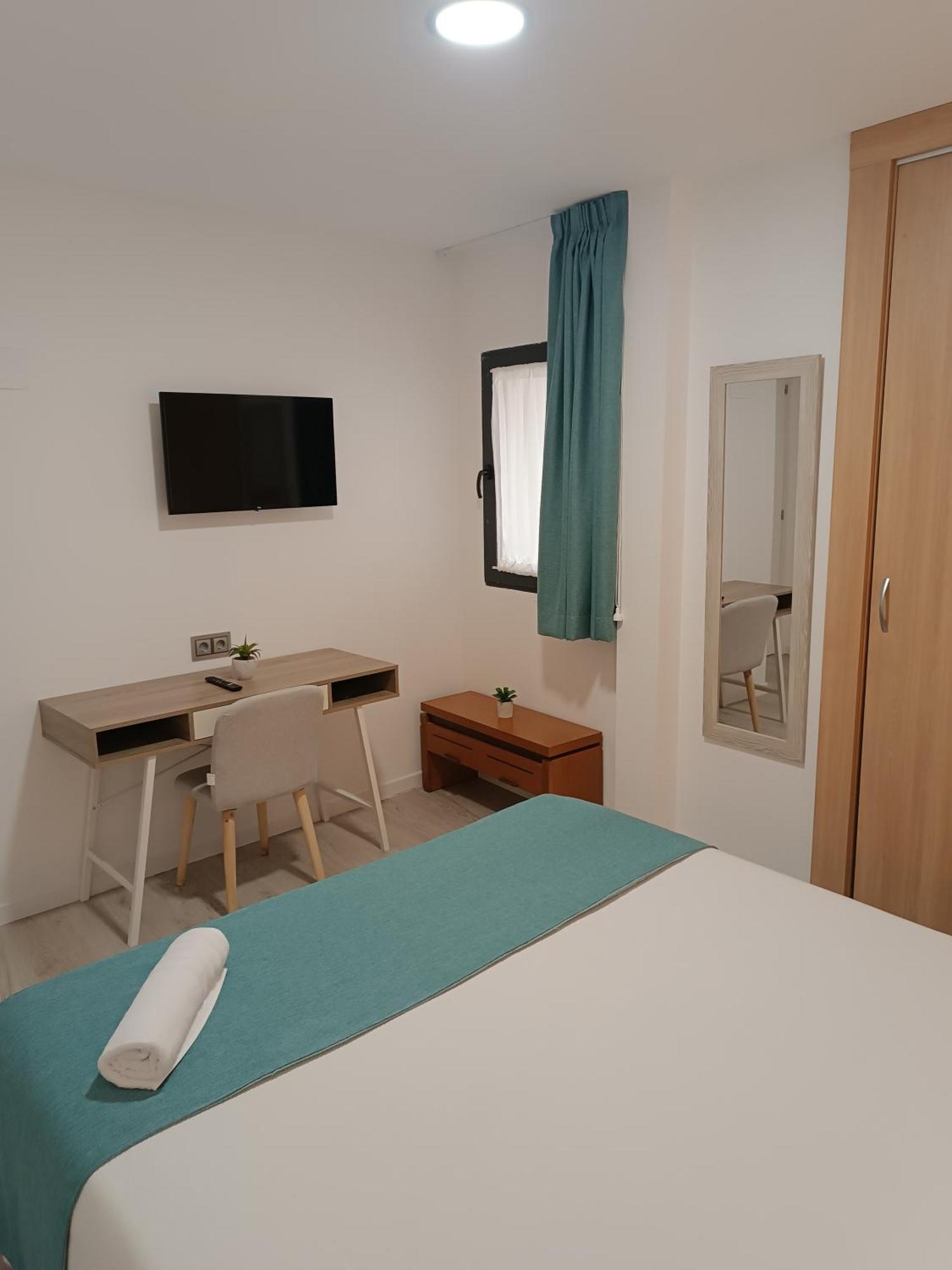 Apartamentos Turisticos Avila Puerta Del Puente 1-3 المظهر الخارجي الصورة